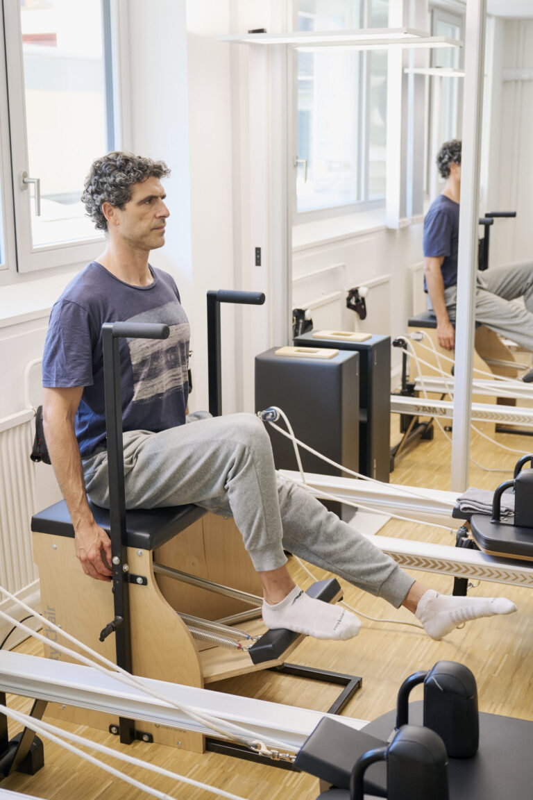 Exercice de pilates thérapeutique sur Wunda Chair au Centre Jean Violette